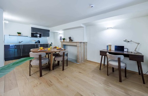 Upper Town Apartment | Sweett | One Bedroom Apartment - Mas A-Garden