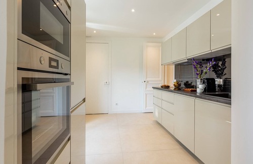 Faubourg-du-Roule Apartment | Sweett | Wagram Suite III