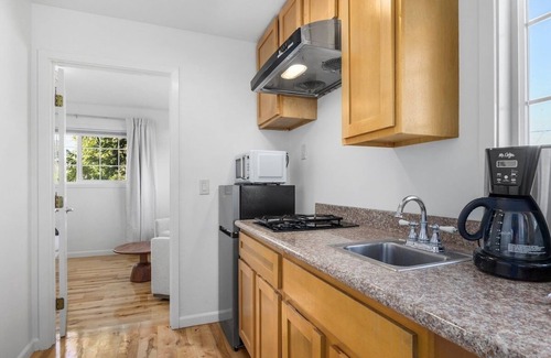 Eastside Santa Cruz House | Swell House Two Bedroom Suite 8