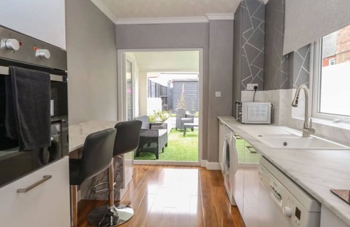 Great Yarmouth House | Swift Host: 2 bed 2 baths | On-street Free parking