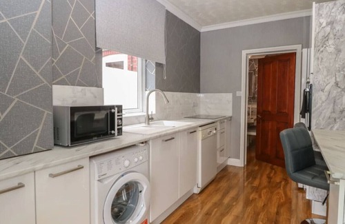 Great Yarmouth House | Swift Host: 2 bed 2 baths | On-street Free parking