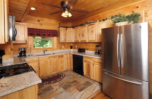 Gatlinburg - Pigeon Forge Cabin | Swim Among Waterfalls, Enjoy Hot Tub Soaks, Sip Fireside, Play Tennis & Hike Trails - Copper River