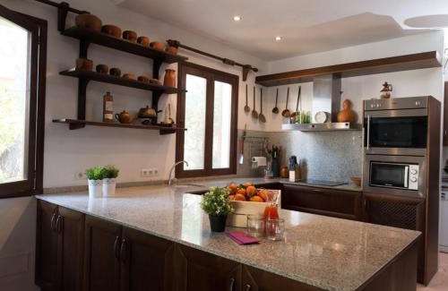 Santa Ponsa Villa | Swim and Barbecue near the Sea