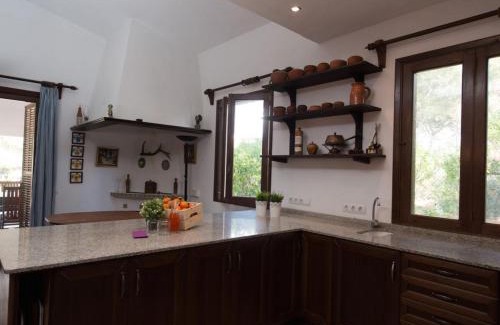 Santa Ponsa Villa | Swim and Barbecue near the Sea