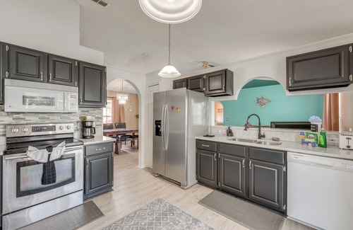 Sunridge Woods House | Swim, Golf & Explore: Family Gem in Davenport!