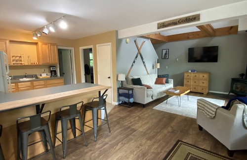 Newbury House | Swim, Hike, Paddle, and Relax on a 21-Acre Pond in the Lake Sunapee Region