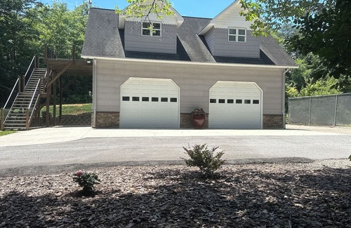 Lake Norman of Catawba Cottage | Swim, kayak or paddle board from our Beach!