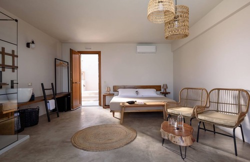 Alonissos Bed & Breakfast | SWIM UP SUITE with direct access to the infinity pool and stunning sea view