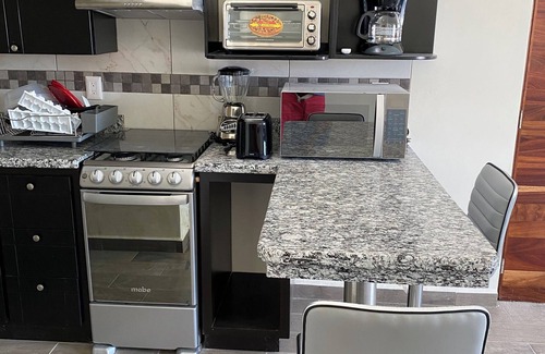 Crucecita Apartment | Swimming pool and walkable to downtown and Chahue beach