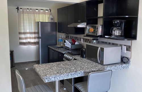 Crucecita Apartment | Swimming pool and walkable to downtown and Chahue beach