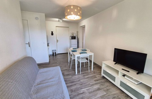 Tamaris Apartment | Swimming pool, nearby beaches, internet and private parking
