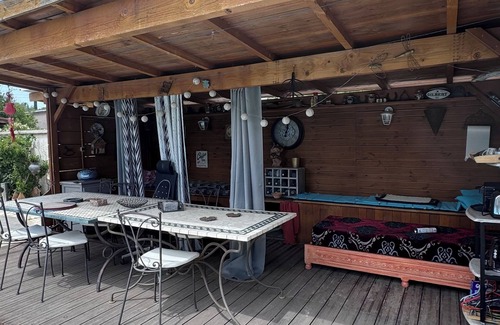 La Farlede RV Rental | Swimming pool on private land in Provence