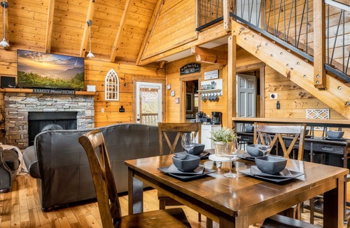 Wears Valley Cabin | Swimming pool⭐Theater Room 📽 X-Box 🕹 Pool Table | 5% Military/Senior Discount