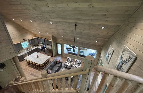 Gatlinburg - Pigeon Forge Cabin | SwimTastic Escape: New Pool Cabin in Wears Valley