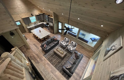 Gatlinburg - Pigeon Forge Cabin | SwimTastic Escape: New Pool Cabin in Wears Valley