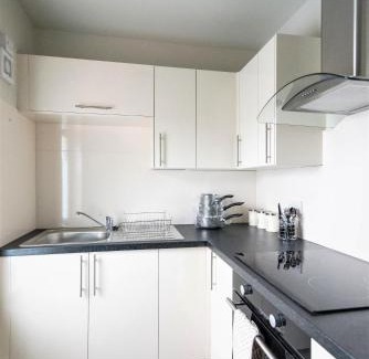 Swindon Apartment | Swindon City Centre Duplex - EnterCloud9SA