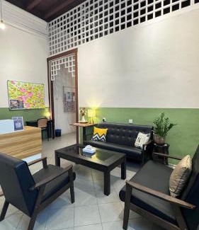 Downtown George Town Hotel | Swing & Pillows - 75 Muntri, Penang