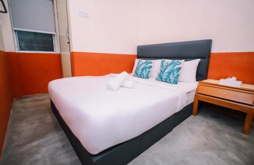 Downtown George Town Hotel | Swing & Pillows - 75 Muntri, Penang