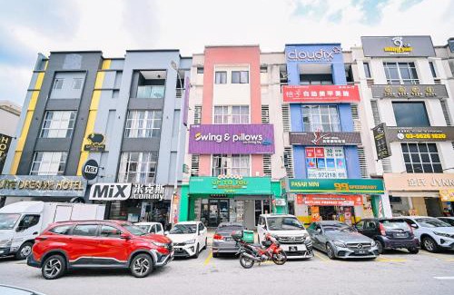 Sri Petaling Hotel | Swing & Pillows - KL Sri Petaling