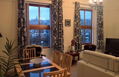 Whitby Apartment | Swingbridge View - Beautiful 2 Bedroom Apartment in the Heart of Whitby