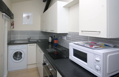 Shanklin Apartment | SWISS STYLE 1 BEDROOM GARDEN APARTMENT