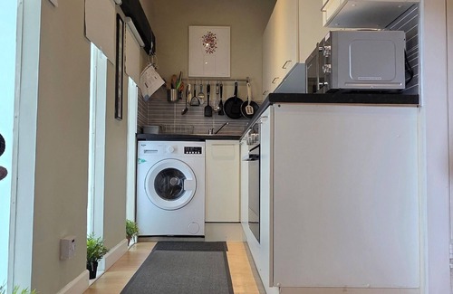 Shanklin Apartment | SWISS STYLE 1 BEDROOM GARDEN APARTMENT
