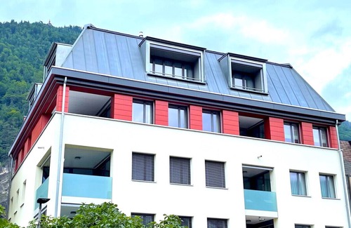 Unterseen Condo | SwissHut Modern 10min Interlaken West Station - Apart. Blume 1