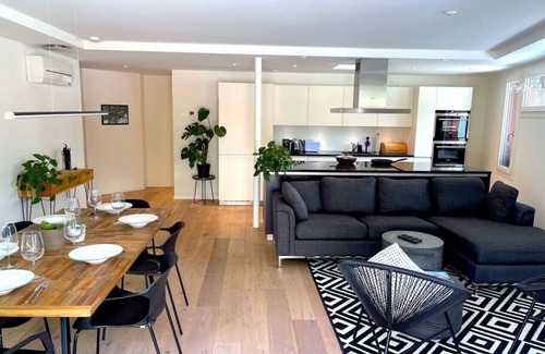 Central Interlaken Apartment | SwissHut Penthouse 10min Interlaken West Station - Apart. Blume 2