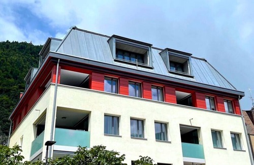 Central Interlaken Apartment | SwissHut Penthouse 10min Interlaken West Station - Apart. Blume 2