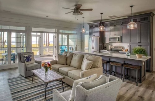 Melrose on the Beach House | Sycamore Cottage: Elegant Oceanfront Retreat