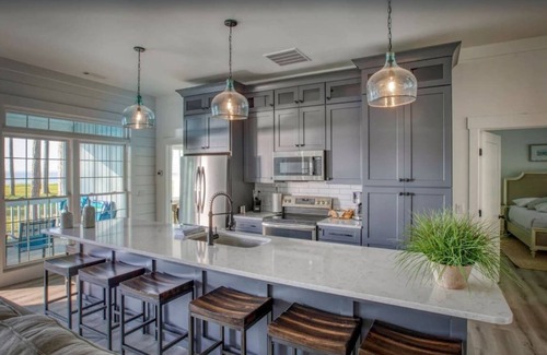 Melrose on the Beach House | Sycamore Cottage: Elegant Oceanfront Retreat
