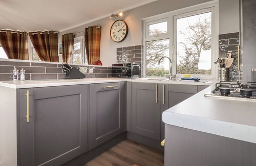 Mabe Cottage | SYCAMORE LODGE, pet friendly, with open fire in Helston