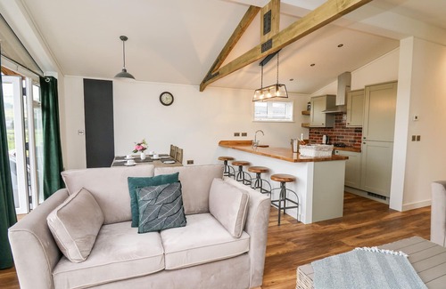 Llanidloes Cottage | SYCAMORE LODGE, romantic, luxury holiday cottage in Llangurig