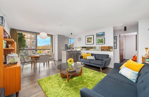 Potts Point Apartment | 🌇 SYDNEY VIEWS✨ 2BR Apartment in ‘Victoria Point’