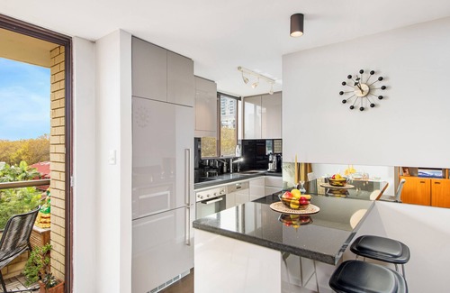 Potts Point Apartment | 🌇 SYDNEY VIEWS✨ 2BR Apartment in ‘Victoria Point’