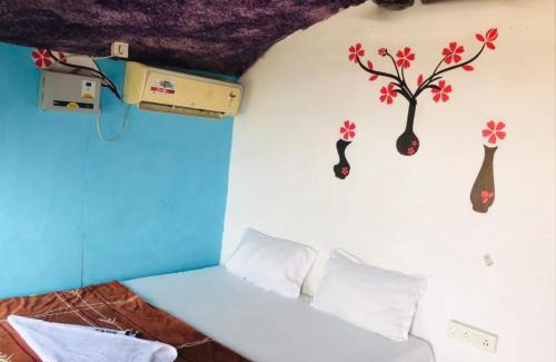 Arambol Hotel | Sydney X Huts