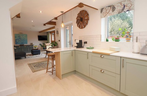 Loppington Cottage | SYLVA COTTAGE, pet friendly, with a garden in Cockshutt