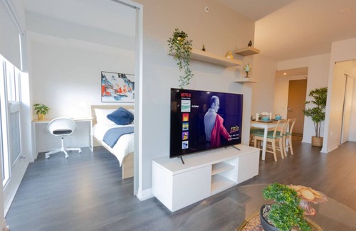 Cabbagetown South Hotel | Sylvestre Suites - Downtown Toronto - 2BR