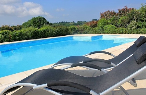 Le Lindois Cottage | Sympathetically renovated haybarn with pool, large garden, playpark & gym