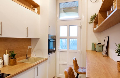 Ferencvaros Apartment | Symphony Apartment Free parking & Airport Taxi