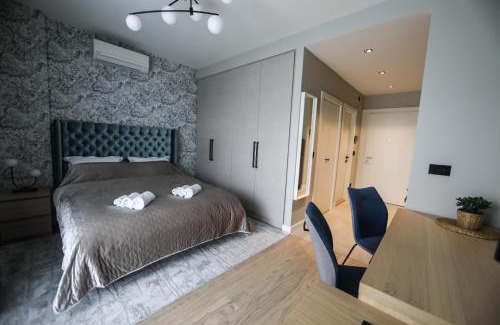 Savski Venac Apartment | Symphony BW