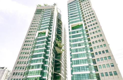 South Triangle Apartment | Symphony Tower 44sqm Quezon City - Full glass View