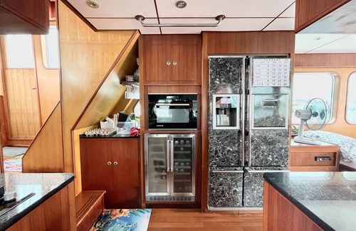 Queenstown Boat Rental | Synergy B