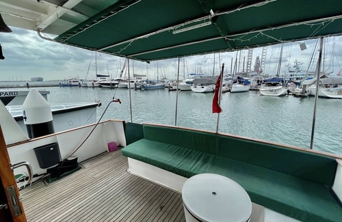 Queenstown Boat Rental | Synergy B