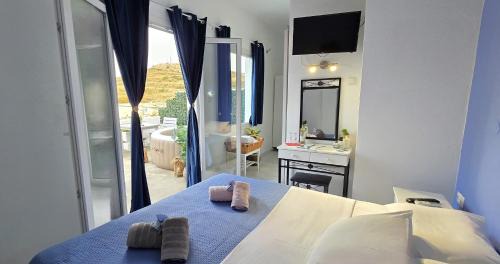 Vari Hotel | Syros Holidays