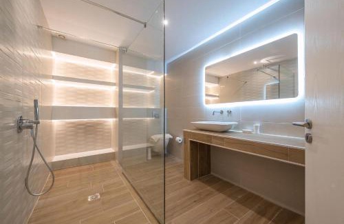 Kypseli Apartment | Syrou Weiß