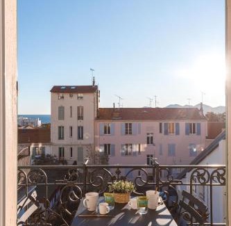Riou - Petit Juas - Av de Grasse Apartment | Syssi - 3 Chambres avec salles de bains, spacieux, calme, moderne, idéal congrès