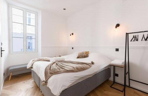 Riou - Petit Juas - Av de Grasse Apartment | Syssi - 3 Chambres avec salles de bains, spacieux, calme, moderne, idéal congrès