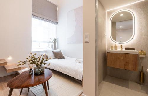Inner City Budapest Bed & Breakfast | Szerb Boutique Suites - Best Location, by BQA