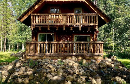Clearwater House | Tír Na Sióg Guesthouse - 5 minutes from beautiful Wells Gray Park